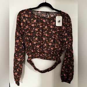 NWT🏷️ Elodie long sleeve backless top